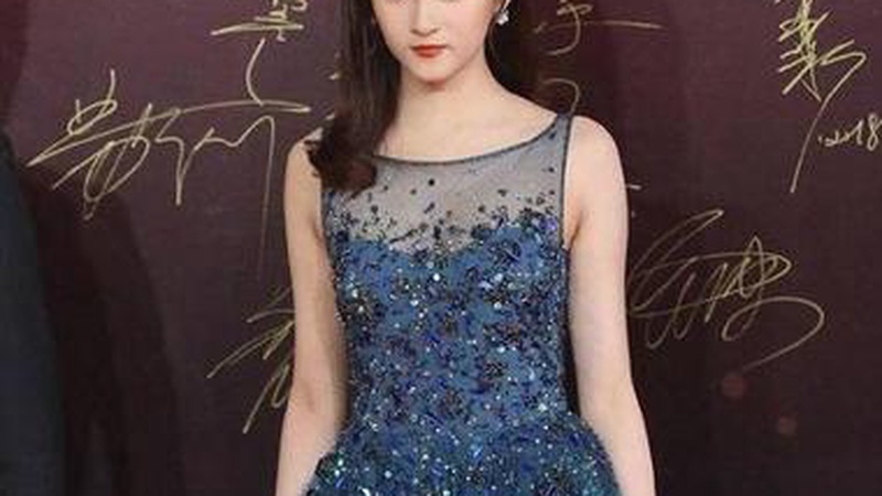 关晓彤林一新剧同框路透曝光职场精英CP身高差吸睛
